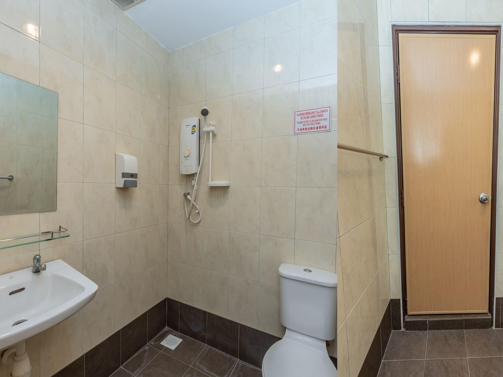 Oyo 1192 Hash House Hotel Malakka Dış mekan fotoğraf