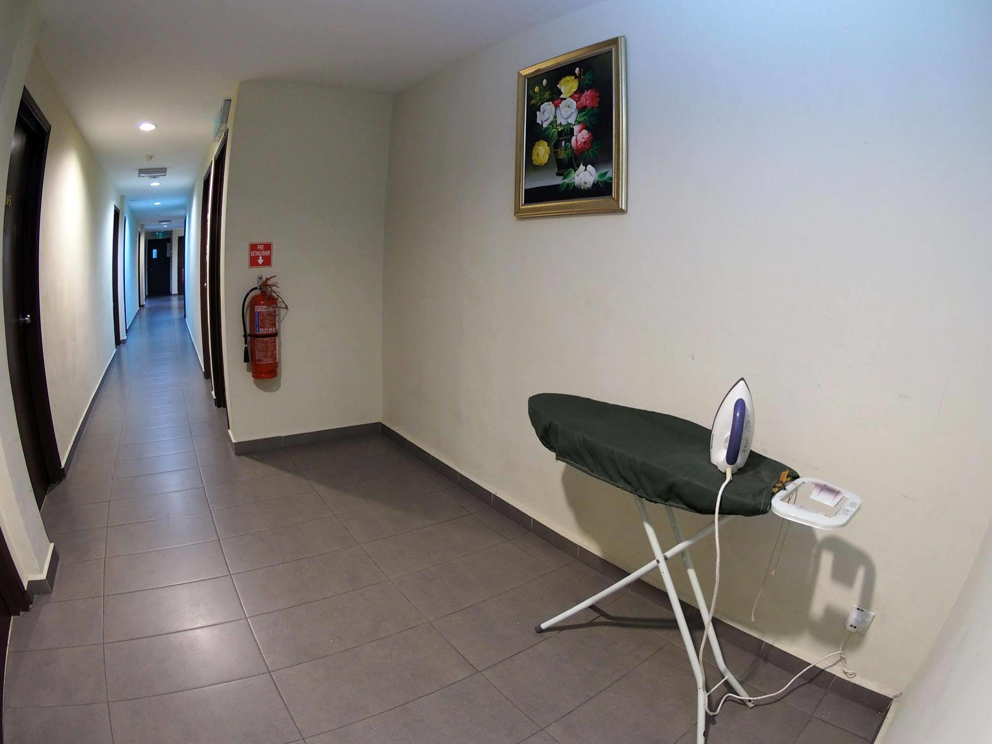 Oyo 1192 Hash House Hotel Malakka Dış mekan fotoğraf