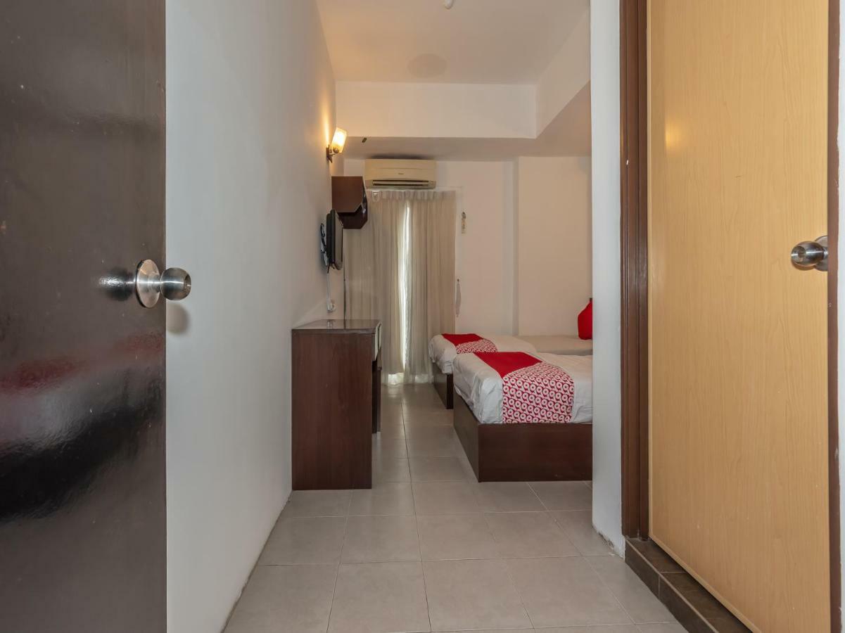 Oyo 1192 Hash House Hotel Malakka Dış mekan fotoğraf